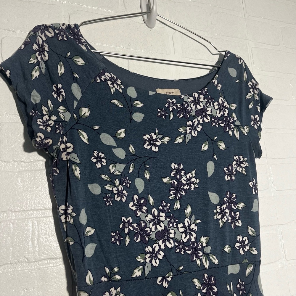 LOFT Dress Blue Floral Fit Flare A Line Short Cap Sleeve Dress Flowy Small - Picture 4 of 7